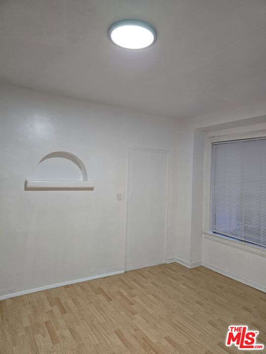 1414 S Wilton Place, Los Angeles CA: https://media.crmls.org/mediaz/6098dbdd-ea7a-498a-9d8b-a1c49b8e28f7.jpg