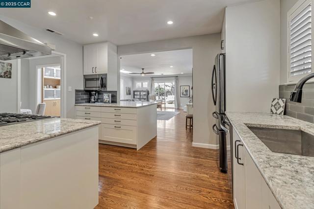 5411 Garvin Ave, Richmond CA: https://media.crmls.org/mediaz/60991cc1-533e-4898-94fb-381919b322fc.jpg