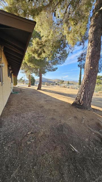8199 Palomar Avenue, Yucca Valley CA: https://media.crmls.org/mediaz/609956f1-b8c6-49ca-aeac-aa2c4e4c8127.jpg
