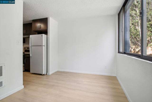 Image 7 of 36 For 555 Pierce St  840