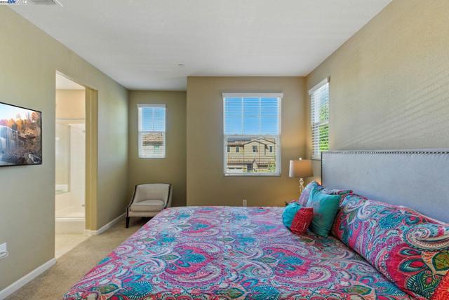 841 Fan Palm Ln, Brentwood CA: https://media.crmls.org/mediaz/609ab404-2d15-4772-b730-2def7512d2f8.jpg