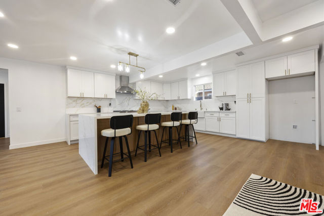 Image 8 of 70 For 19203 Galway Avenue