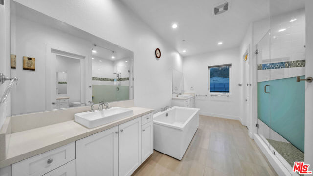 12553 N Ridgeline Road, Porter Ranch CA: https://media.crmls.org/mediaz/609b5bca-a174-4afa-935d-b1b0e14a518d.jpg