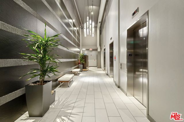 645 W 9th Street, Los Angeles CA: https://media.crmls.org/mediaz/609b91e9-4e6a-41b5-80c5-0f804ebc986b.jpg