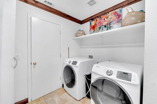 2369 S Creekside Drive, Los Banos CA: https://media.crmls.org/mediaz/609bc047-7d3b-4233-97ee-2e4d841dd4d2.jpg