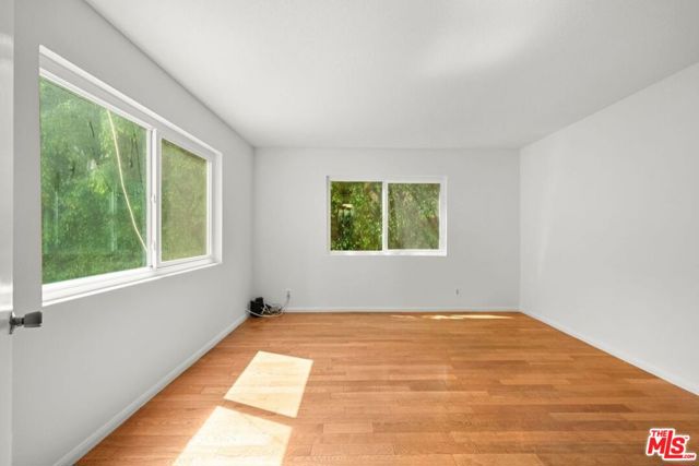 5840 Etiwanda Avenue, Tarzana CA: https://media.crmls.org/mediaz/609bc31c-5f08-4c0d-8ba4-b7cf21fd0e70.jpg