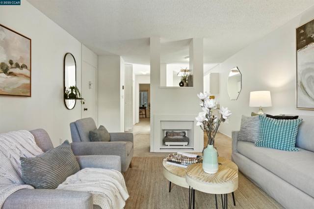 2730 Oak Rd, Walnut Creek CA: https://media.crmls.org/mediaz/609bcbb0-c3c1-478a-a117-67025cffa705.jpg
