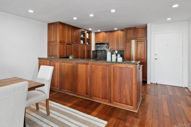 2500 Torrey Pines Rd, La Jolla CA: https://media.crmls.org/mediaz/609d0d8b-6f80-4725-9a57-0c8feaa2c114.jpg