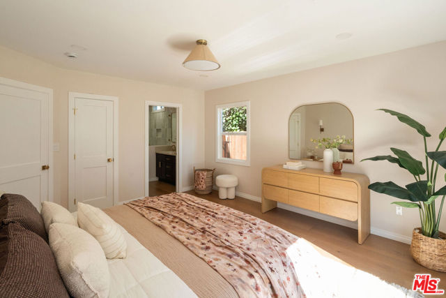 5103 Parkglen Avenue, Los Angeles CA: https://media.crmls.org/mediaz/609d9381-1300-491e-b78d-781bbf2c9ec1.jpg