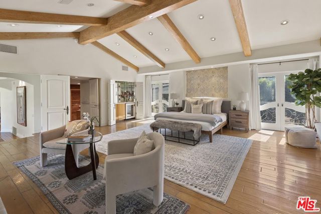1549 Lindacrest Drive, Beverly Hills CA: https://media.crmls.org/mediaz/609dafd6-149b-4722-9941-177dbf99393b.jpg