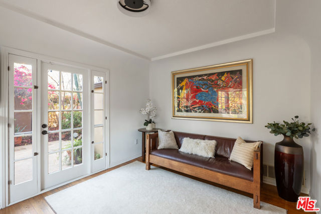 263 Lamont Drive, Los Angeles CA: https://media.crmls.org/mediaz/609ea571-8a0a-4346-8b29-52a88ea6d6cb.jpg