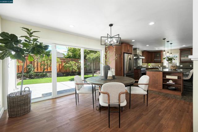 2501 Biscay Way, Walnut Creek CA: https://media.crmls.org/mediaz/609f3e76-d60c-410f-8714-14f85d1c17c1.jpg