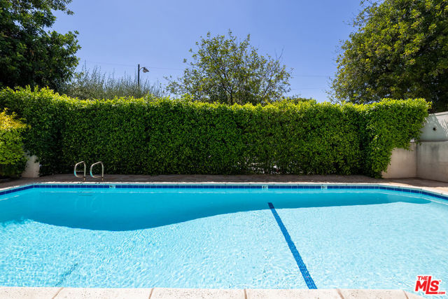 4542 Willis Avenue, Sherman Oaks CA: https://media.crmls.org/mediaz/609f6c55-c0d8-43ec-a405-613add81e5cd.jpg