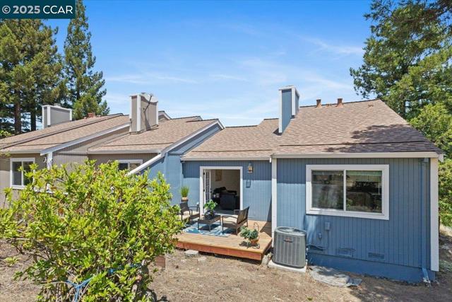 491 Camelback Rd, Pleasant Hill CA: https://media.crmls.org/mediaz/609fc3a5-d1c6-4faa-a9a3-806c3662ef80.jpg