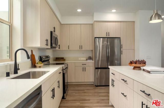 2724 N Rana Way, Los Angeles CA: https://media.crmls.org/mediaz/609fea01-9fd9-4549-971f-7f5052cf6712.jpg