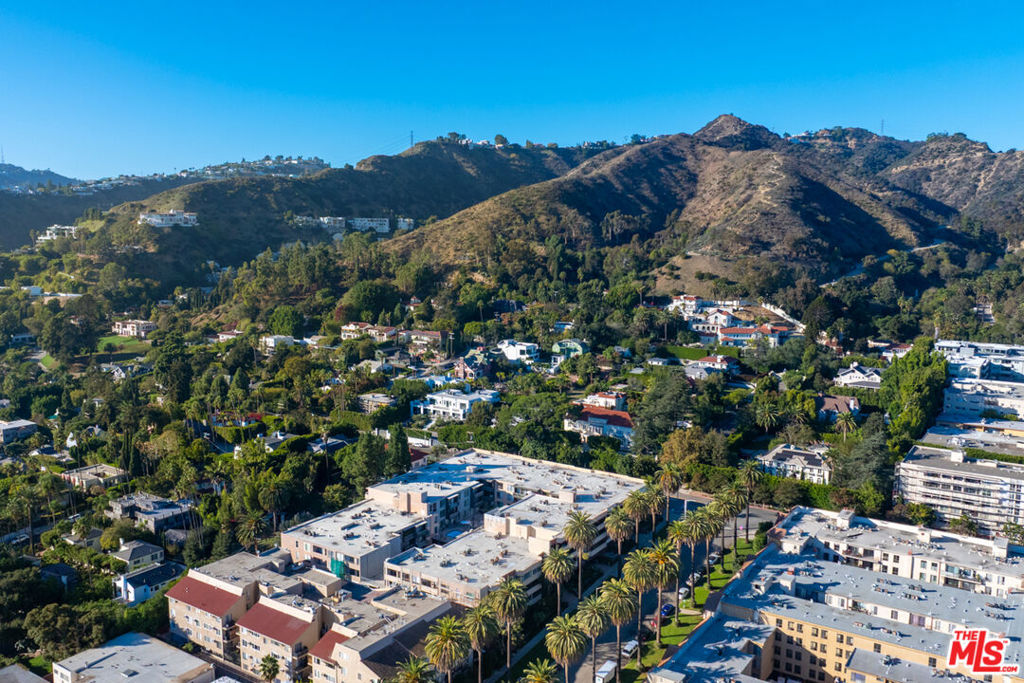 https://media.crmls.org/mediaz/60a066e3-e5d1-42f0-8c13-bed1839f7728.jpg?preset=X-Large