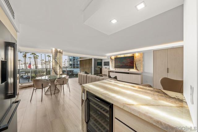 1820 Avenida Del Mundo, Coronado CA: https://media.crmls.org/mediaz/60a0f14b-59d1-4258-8fab-87f90b90c3d5.jpg