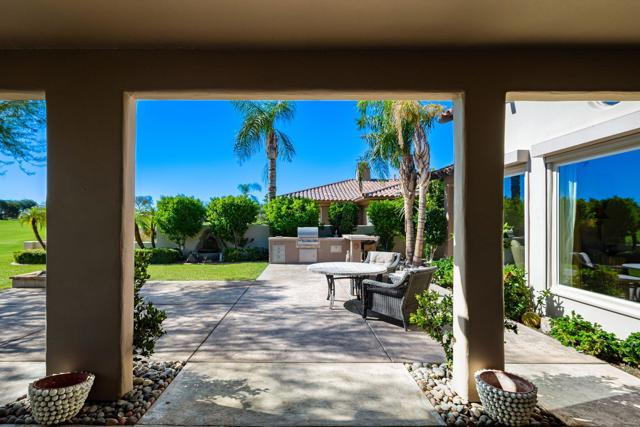 326 Loch Lomond Road, Rancho Mirage CA: https://media.crmls.org/mediaz/60a14d49-65e0-4b7c-b052-8a13386d9e7b.jpg