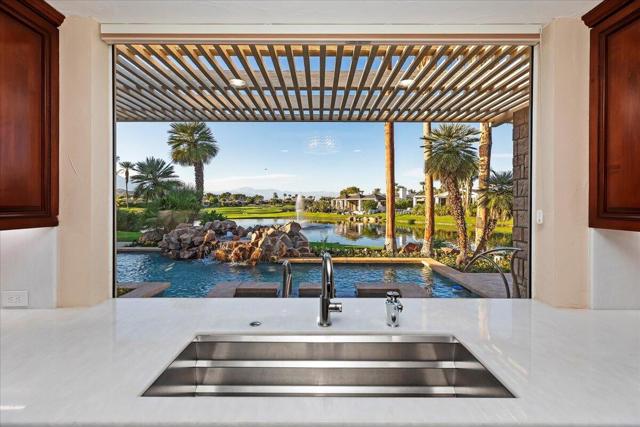 2 Deerfield Court, Rancho Mirage CA: https://media.crmls.org/mediaz/60a1ddad-2a76-481b-8d9f-4ad35ecb3d97.jpg