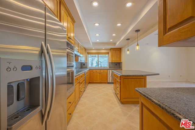 3926 Corte Cancion, Thousand Oaks CA: https://media.crmls.org/mediaz/60a2350c-04f7-4311-962d-3ac6043a3905.jpg