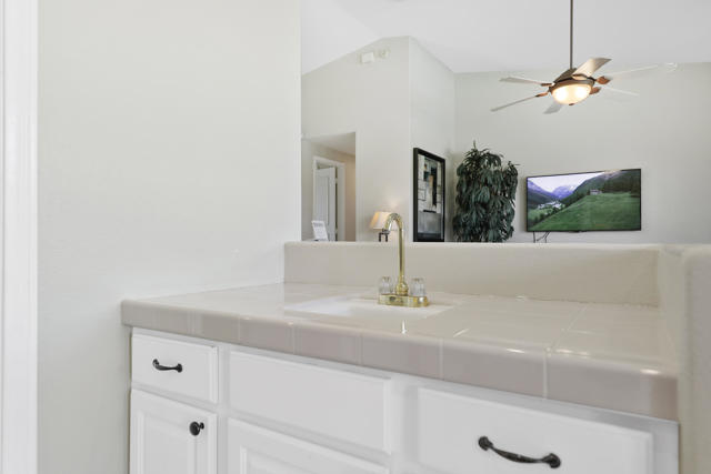2450 Quincy Way, Palm Springs CA: https://media.crmls.org/mediaz/60a282e8-7f6e-421f-96ef-7beb758c8bcb.jpg
