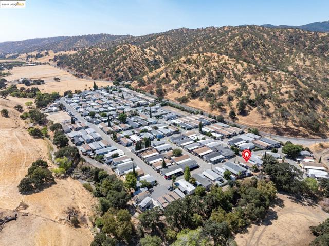 16711 Marsh Creek Rd, Clayton CA: https://media.crmls.org/mediaz/60a28c58-0213-4ec5-9ba5-0a18ae0c1108.jpg