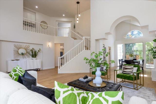 18 Melvin Henry Court, Redwood City CA: https://media.crmls.org/mediaz/60a2d48a-da8d-486e-8260-1169819062b0.jpg