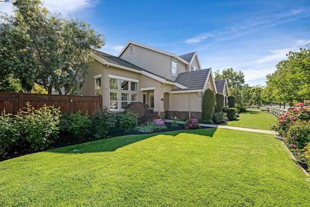 259 Alden Ln, Livermore CA: https://media.crmls.org/mediaz/60a2dda0-9aa9-478a-b021-6eeaff16caa0.jpg