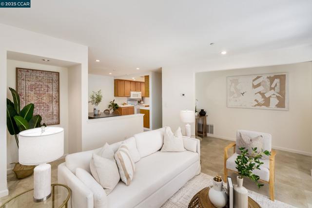 302 Columbia Cir, Benicia CA: https://media.crmls.org/mediaz/60a38adc-6145-4ff8-aadd-0c78403ebcfc.jpg