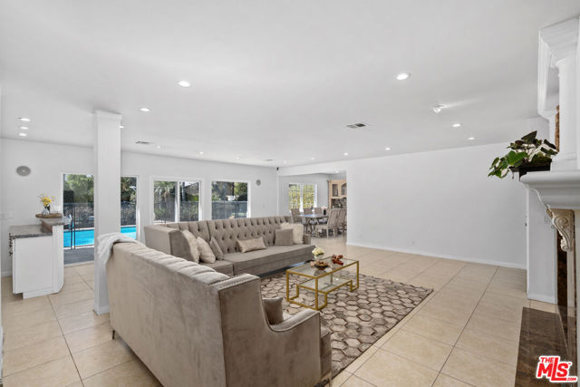 5159 Sophia Avenue, Encino CA: https://media.crmls.org/mediaz/60a38e81-2b42-491b-91e0-91fb489f4ce6.jpg