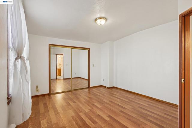 2514 21St Ave, Oakland CA: https://media.crmls.org/mediaz/60a42267-1ad1-4cd7-912d-24969d8f0e2f.jpg