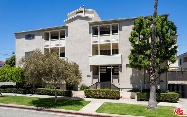 1101 Lincoln Boulevard, Santa Monica CA: https://media.crmls.org/mediaz/60a429c3-0ceb-401a-ae59-36bcd86f8f92.jpg