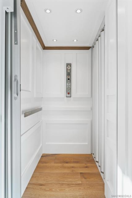 466 Westbourne St, La Jolla CA: https://media.crmls.org/mediaz/60a44e14-1787-486e-8190-380a1a2b8cec.jpg