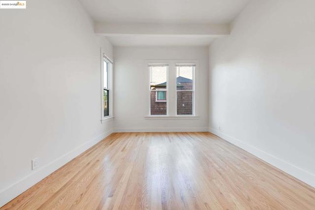 1238 12Th St, Oakland CA: https://media.crmls.org/mediaz/60a476e1-7c52-4205-a3aa-b107eca30d52.jpg