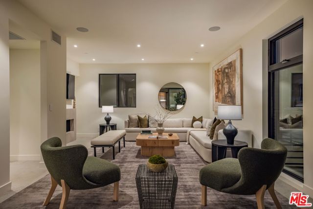 927 1/2 Hilldale Avenue, West Hollywood CA: https://media.crmls.org/mediaz/60a47930-1d87-4228-a49b-1e232ceee403.jpg