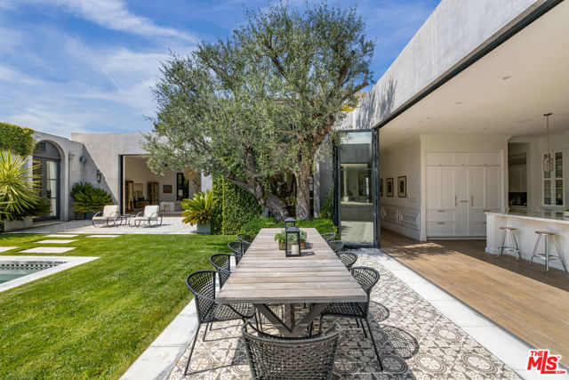 1457 Blue Jay Way, Los Angeles CA: https://media.crmls.org/mediaz/60a546b7-8891-4f31-80b6-3a593e6dbd24.jpg