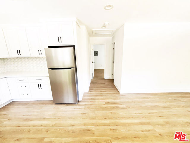4192 Marlton Avenue, Los Angeles CA: https://media.crmls.org/mediaz/60a6ab83-f67b-40f4-9034-e1a46aa67323.jpg