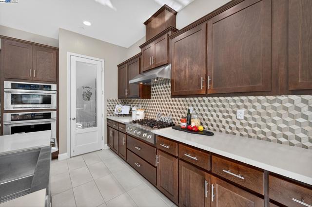 7058 Atlas Peak Dr, Dublin CA: https://media.crmls.org/mediaz/60a6e577-e6f3-4c99-8649-8caf05a6908d.jpg