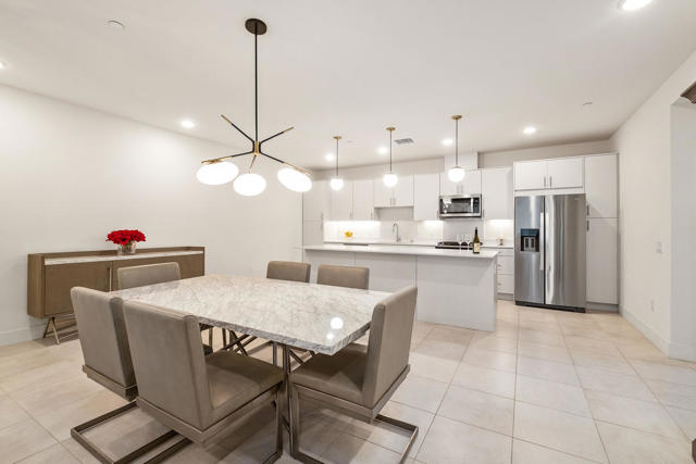 211 The, Palm Springs CA: https://media.crmls.org/mediaz/60a720b7-2ef7-46e2-b91b-2f8ee44d4aad.jpg