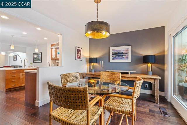 5 Doral Dr, Moraga CA: https://media.crmls.org/mediaz/60a73c4b-d3fc-494b-b664-45d84bf9dc63.jpg