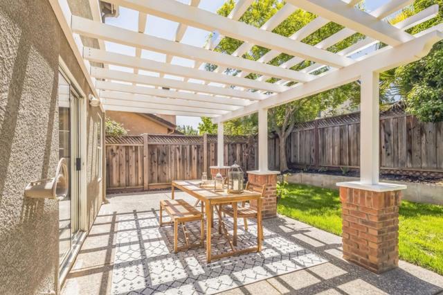 6371 Blackberry Court, Gilroy CA: https://media.crmls.org/mediaz/60a74c28-3c2c-4335-846b-400aca20aa88.jpg