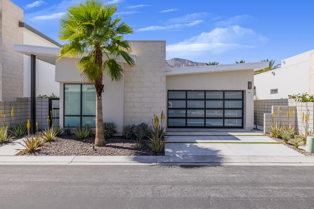 151 Holliday Way, Palm Springs CA: https://media.crmls.org/mediaz/60a761b8-b0ac-4535-a915-e1de11ca47b1.jpg