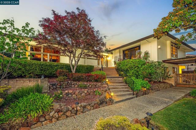 554 Golf Club Road, Pleasant Hill CA: https://media.crmls.org/mediaz/60a831ec-c182-4a1d-8910-b5b2f75449ab.jpg
