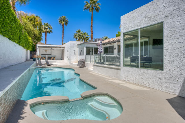 257 W El Camino Way, Palm Springs CA: https://media.crmls.org/mediaz/60a855f9-4eb0-4ec2-a0ad-78e675c88762.jpg