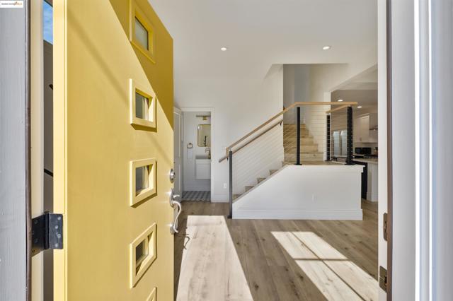 712 39Th St, Oakland CA: https://media.crmls.org/mediaz/60a8bb90-9ce2-46ab-9f3e-724f430dd5b0.jpg