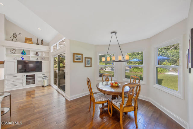 1732 Crooked Trail Place, Westlake Village CA: https://media.crmls.org/mediaz/60a964da-67e3-4013-90f4-f528d0cd0390.jpg