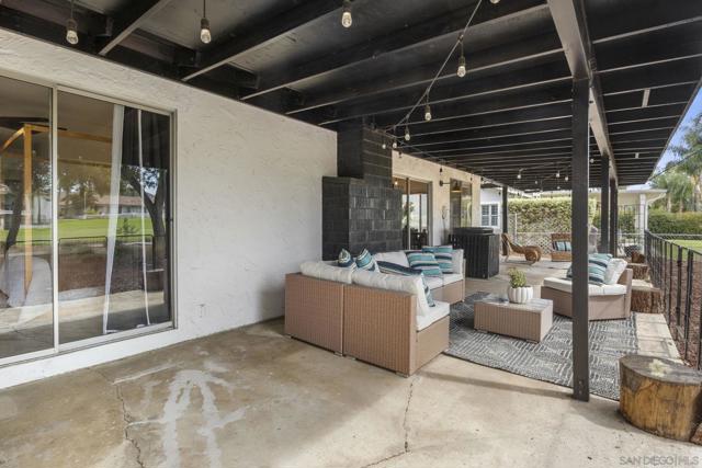 23235 Canyon Lake Dr S, Canyon Lake CA: https://media.crmls.org/mediaz/60a98908-2201-4575-bf3c-74bde0f0bd2a.jpg