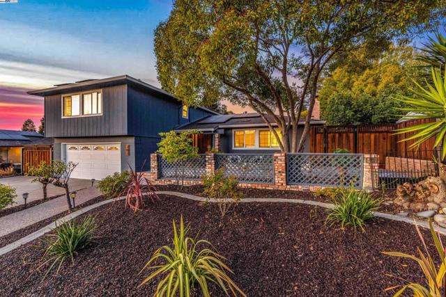 702 Sylvaner Dr, Pleasanton CA: https://media.crmls.org/mediaz/60a9de5b-1bec-4232-bed5-6cab186ae361.jpg