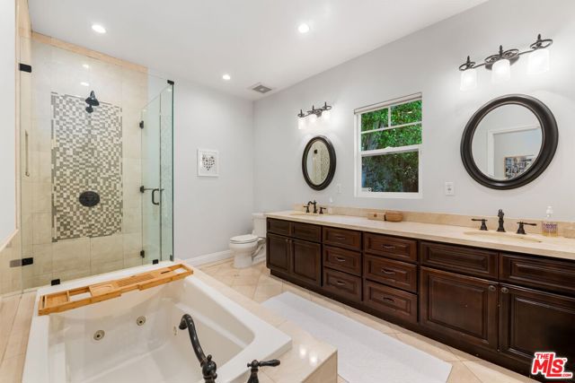 4223 Wilkinson Avenue, Studio City CA: https://media.crmls.org/mediaz/60a9e13e-7eeb-4910-8b57-be51013c7648.jpg