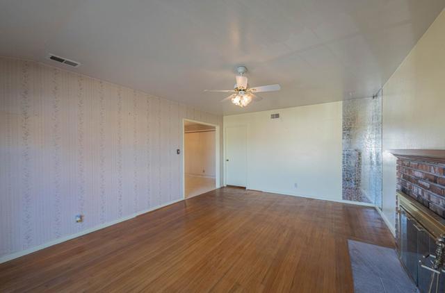 217 Iris Drive, Salinas CA: https://media.crmls.org/mediaz/60aa5d4d-f6d2-4497-ad26-1a1fb866697a.jpg